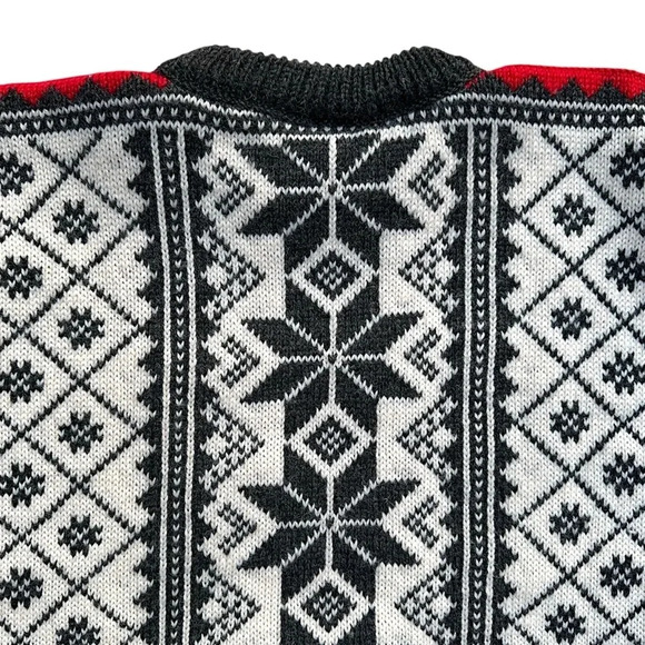 VOSS NORWAY NWOT PURE WOOL FAIR ISLE SNOWFLAKE SWEATER | SMALL - Picture 13 of 15